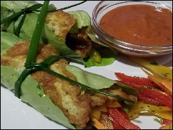 Asiatische Omelett-Röllchen