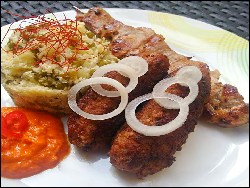 Cevapcici mit Erbsen - Reis