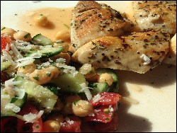 Hähnchenbrustfilets mit Kichererbsen-Petersilien-Salat
