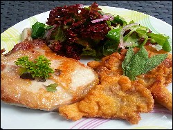 Ibérico-Kotelett an Austernpilzen in Salbeibutter