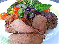 Lammlachse an gegrilltem Brokkoli