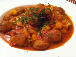 Mettbällchen in Wirsing-Steckrüben Eintopf
