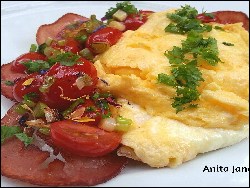 Rührei mit Tomaten und Lachsschinken