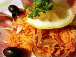 Karottensalat mit Sesamöl