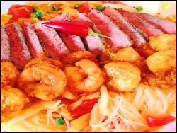 Scharfer Glasnudelsalat à la Surf and Turf